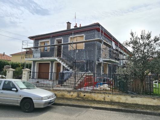 Isolation extérieure ITE traitement balcon pont thermique façade immeuble Lyon copropriété enduit finition entreprise RGE ravalement rénovation énergétique MaPrimeRénov syndic Rhône 69