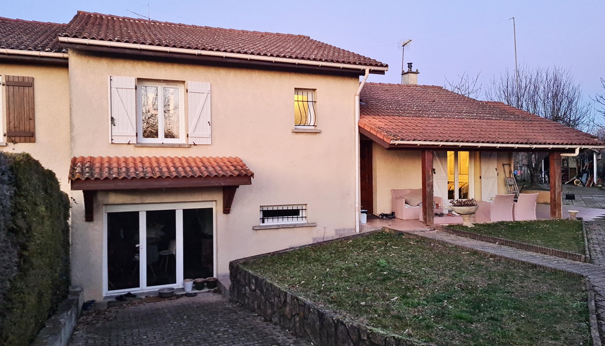 Maison avant isolation extérieure ITE façade ancienne non isolée déperdition thermique passoire énergétique DPE Lyon avant travaux rénovation entreprise RGE MG1 Bati Concept oneiso.fr