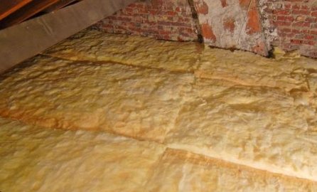 Isolation combles laine minérale jaune soufflée déroulée grenier toiture maison Lyon économie chauffage 30 pourcent entreprise RGE éligible prime CEE MaPrimeRénov devis gratuit