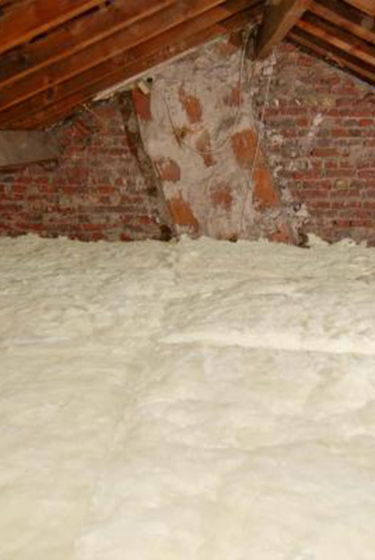 Combles laine minérale soufflée isolation thermique toiture grenier maison Lyon Bron Vénissieux Saint-Priest entreprise RGE certifiée Qualibat économie énergie chauffage prime CEE