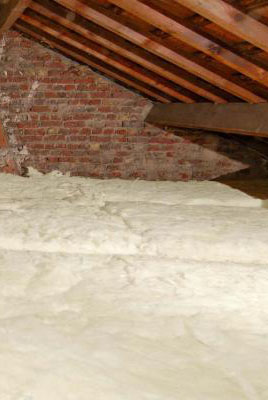 Isolation combles perdus laine minérale soufflée finition maison Lyon Décines Meyzieu Chassieu Mions entreprise RGE isolation thermique toiture hiver été confort devis gratuit oneiso